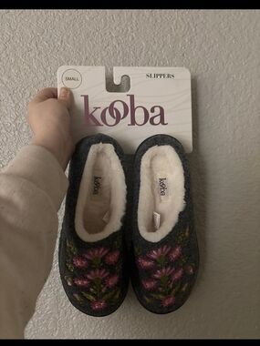 Kooba Gray and Pink Women's Slipper NEW Size S 5-6